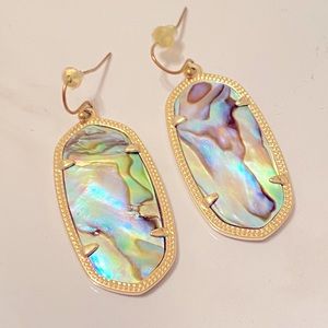EUC Kendra Scott Elle earrings in abalone